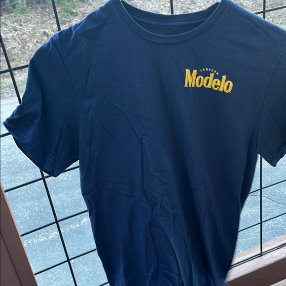 Modelo Tops - Modelo blue T-Shirt small